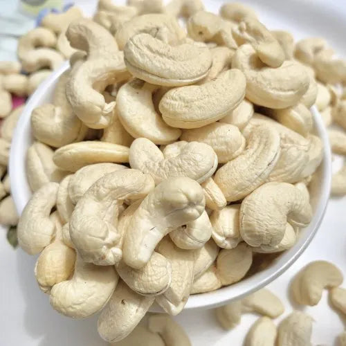 Organic Cashew Nuts per 100g